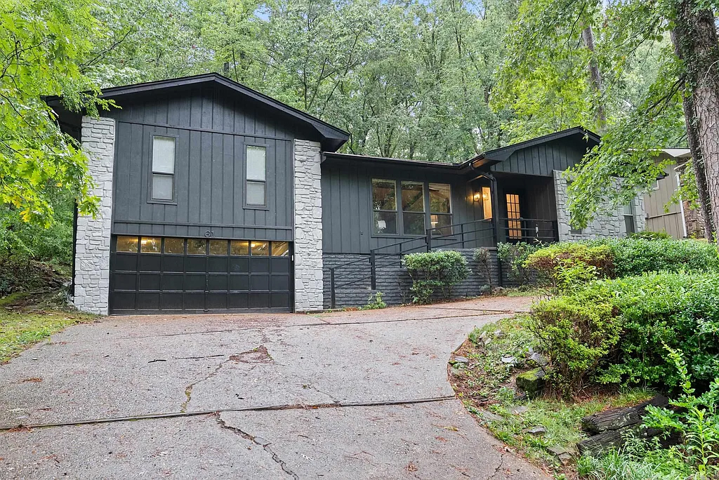 Learn why fall is still a strong season for home sales in Little Rock, and how staging helps listings stand out in Q4.