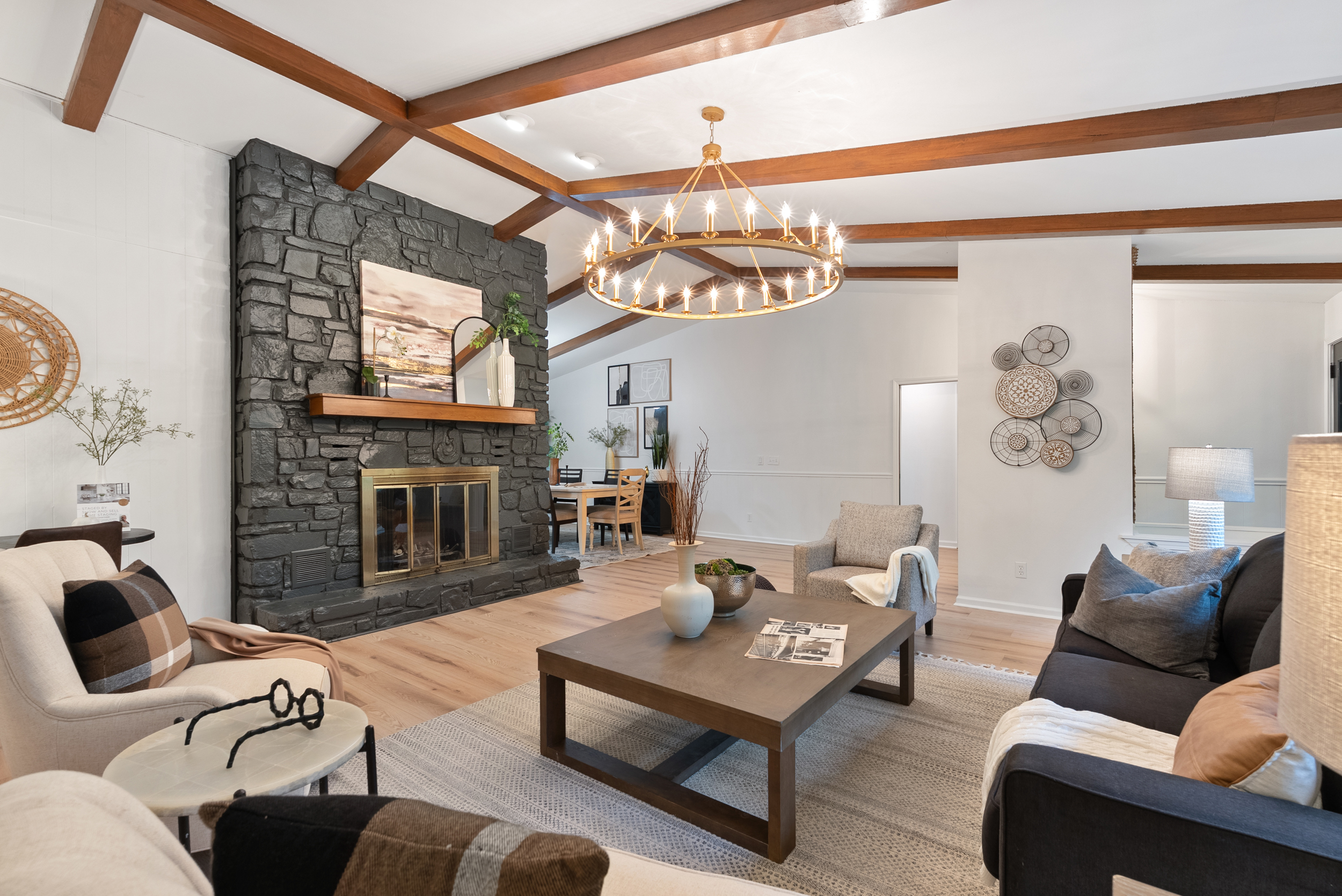 Discover how professional home staging made this Hot Springs Village listing feel functional, luxurious, and market-ready. See why Arkansas buyers responded fast.