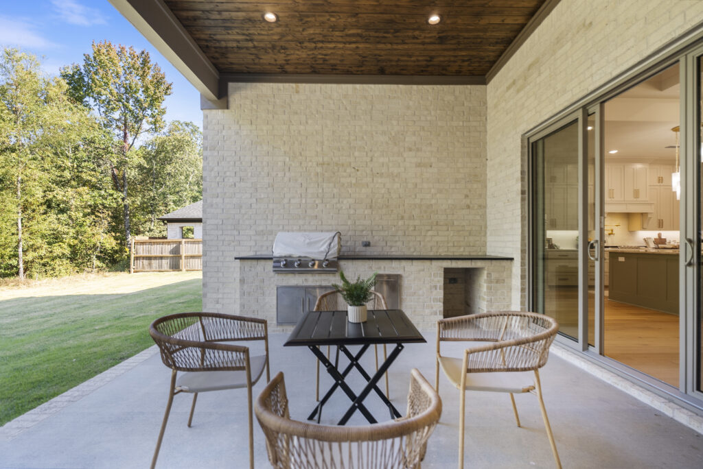 114 Abington Dr, Little Rock, AR 72223 Listed by: Rebekah Voth Staged by: Show and Sell Home Staging Under Contract: 22 Days 